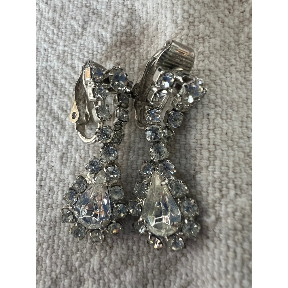 50s Lind Clip On Earrings Silver Tone Clear Rhinestone Teardrop Vintage Drop